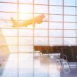 aereo che decolla dall'aeroporto